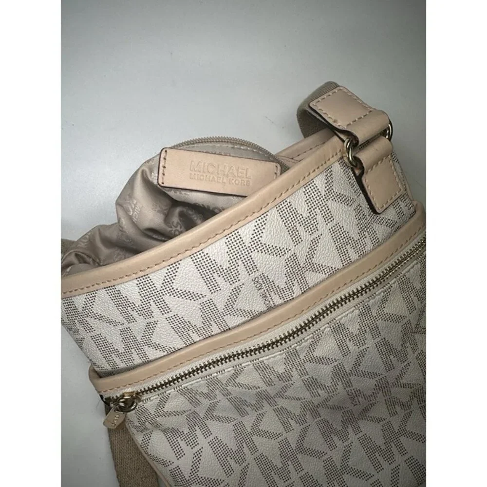 Michael Kors White signature Snap Crossbody bag